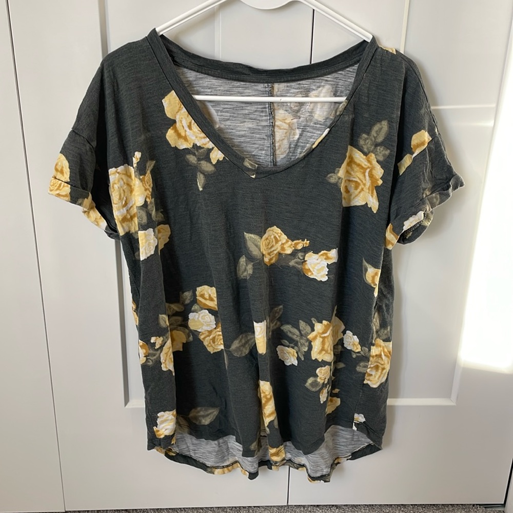 Maurice’s 24/7 gray t-shirt with yellow flowers